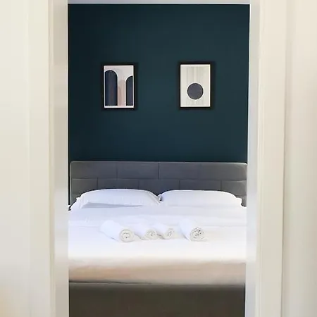 Matisse No9 - One Bedroom Center With Parking Tiran