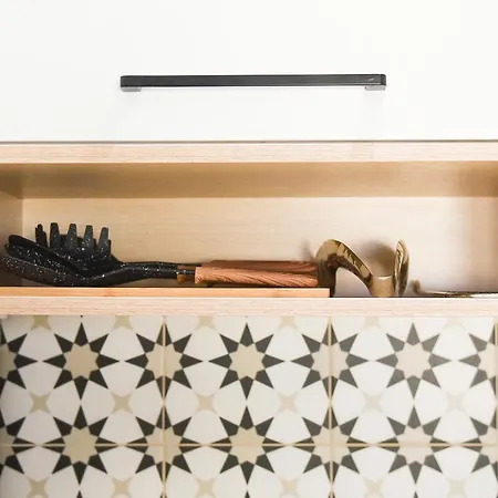 Matisse No9 - One Bedroom Center With Parking *