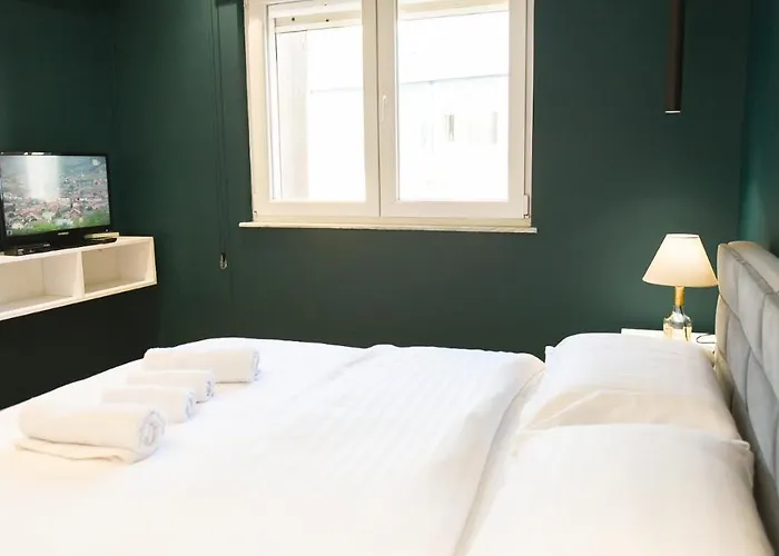 Matisse No9 - One Bedroom Center With Parking Apartman Tirana