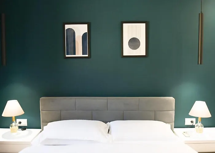 アパート Matisse No9 - One Bedroom Center With Parking ティラナ