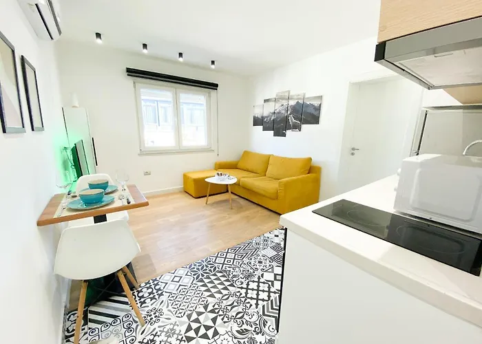 Matisse No9 - One Bedroom Center With Parking Tirana